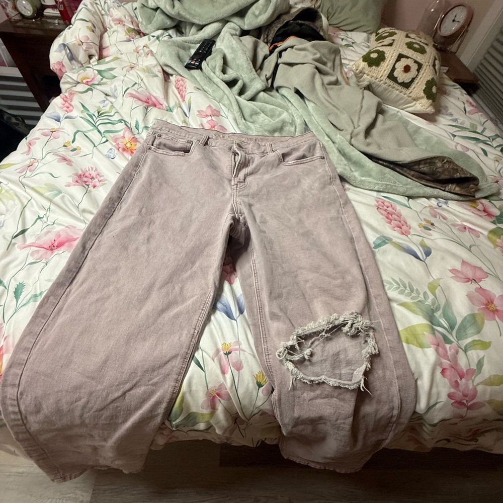 Women's Distressed Pink Jeans not wore